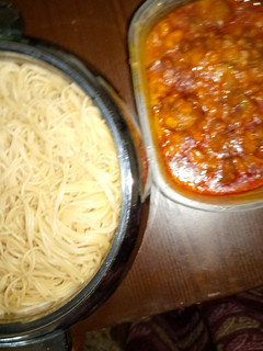 A picture of Spaghetti and beans porridge.