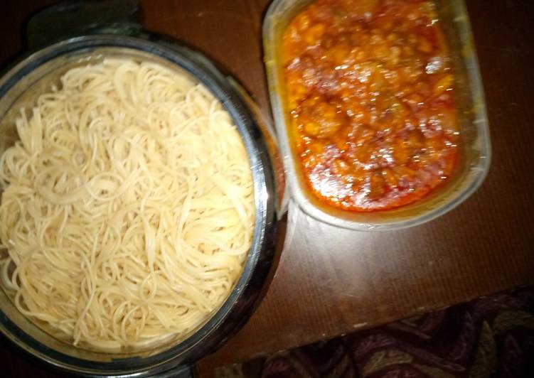 Spaghetti and beans porridge