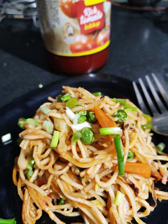 चटपटे नूडल्स (Chatpate noodles recipe in hindi) रेसिपी मुख्य फोटो
