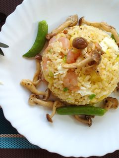 【家常菜】鳳梨蝦仁炒飯 的食譜成品照片