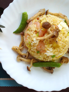 【家常菜】鳳梨蝦仁炒飯 的食譜成品照片