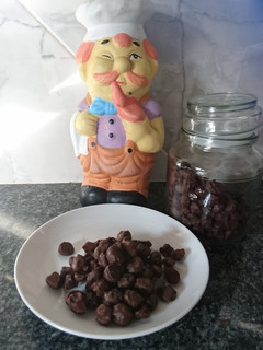Una foto de Pasas de uva con chocolate 🍇🍫