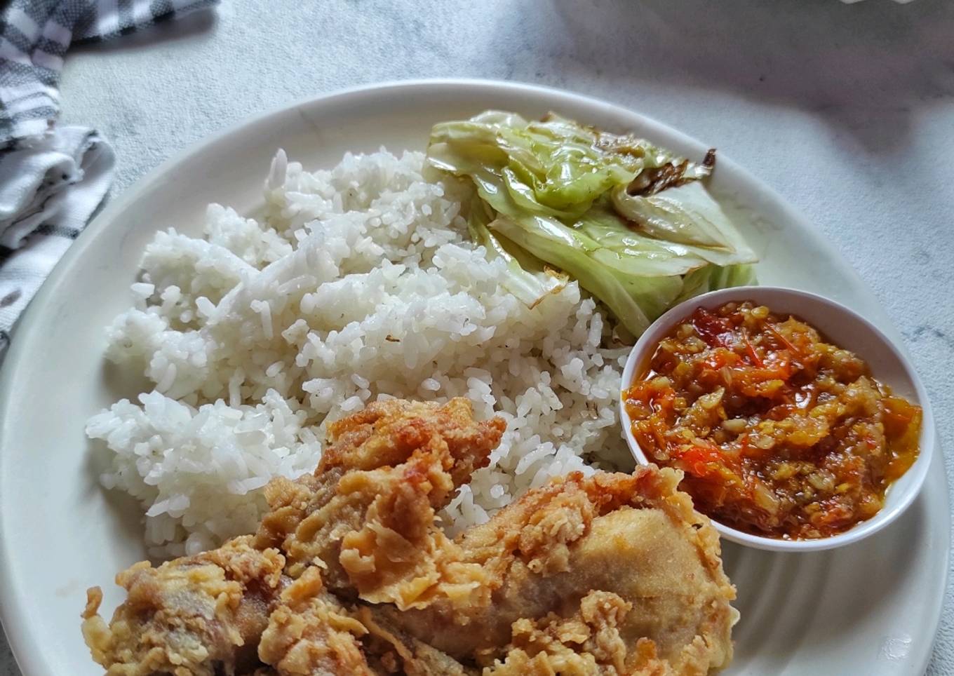 Ayam Berantakan