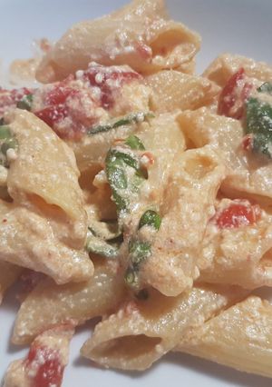 Foto di Pennoni in crema di ricotta e ciliegini