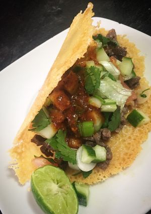 Una foto de Taco de Sirloin en costra de queso