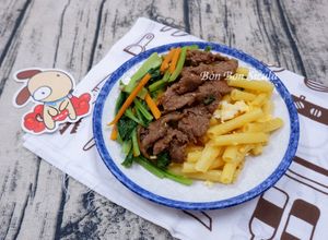 Hình của món Nui Xào Bò Trứng.