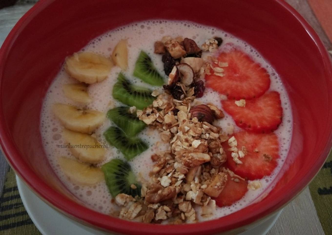 Smoothie bowl de fresas y yogur