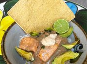 Una foto de salsas para acompañar el salmon