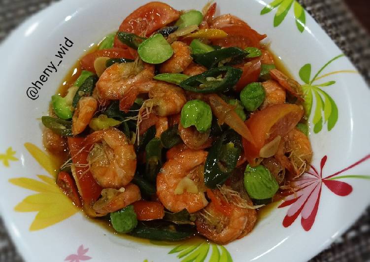 Resep Udang Cabe Ijo &amp; Pete yang Enak Banget