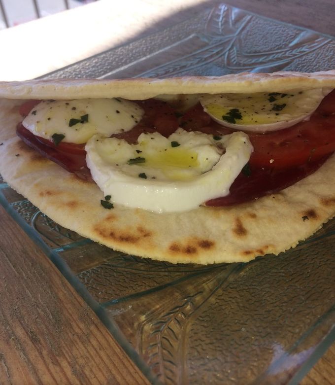 Une photo de Piadina coppa tomate mozza