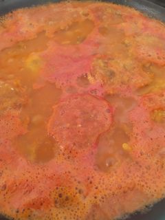 Una foto de Tortitas de pollo deshebrado en salsa de jitomate 🍲💓