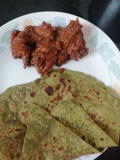 மேத்தி சப்பாத்தி, டொமேட்டோ சிக்கன் ஃப்ரை(methi chapati,chicken fry recipe in tamil) செய்முறை முக்கிய புகைப்படம்