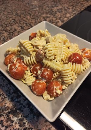 Una foto de Pasta con tomates Cherries y queso feta (mi versión)