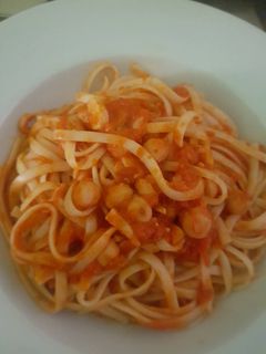 Una foto de Tallarines con garbanzos