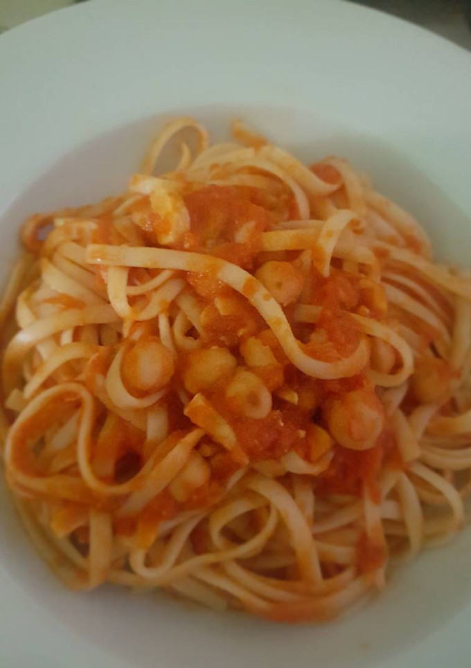 Una foto de Tallarines con garbanzos