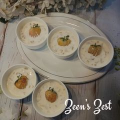 A picture of Pineberries and Cream.