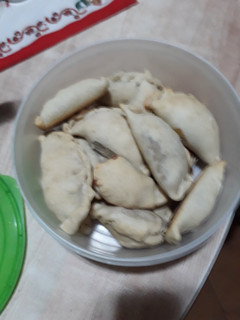Una foto de Mis empanadas de atún con masa hechas por mi. Fácil y ricas