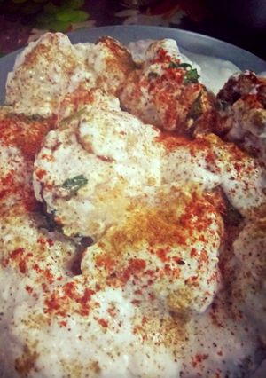 A picture of Dahi bada.