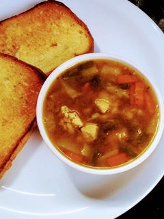 চিকেন স্যুপ(chicken soup recipe in Bengali) রেসিপির প্রধান ছবি