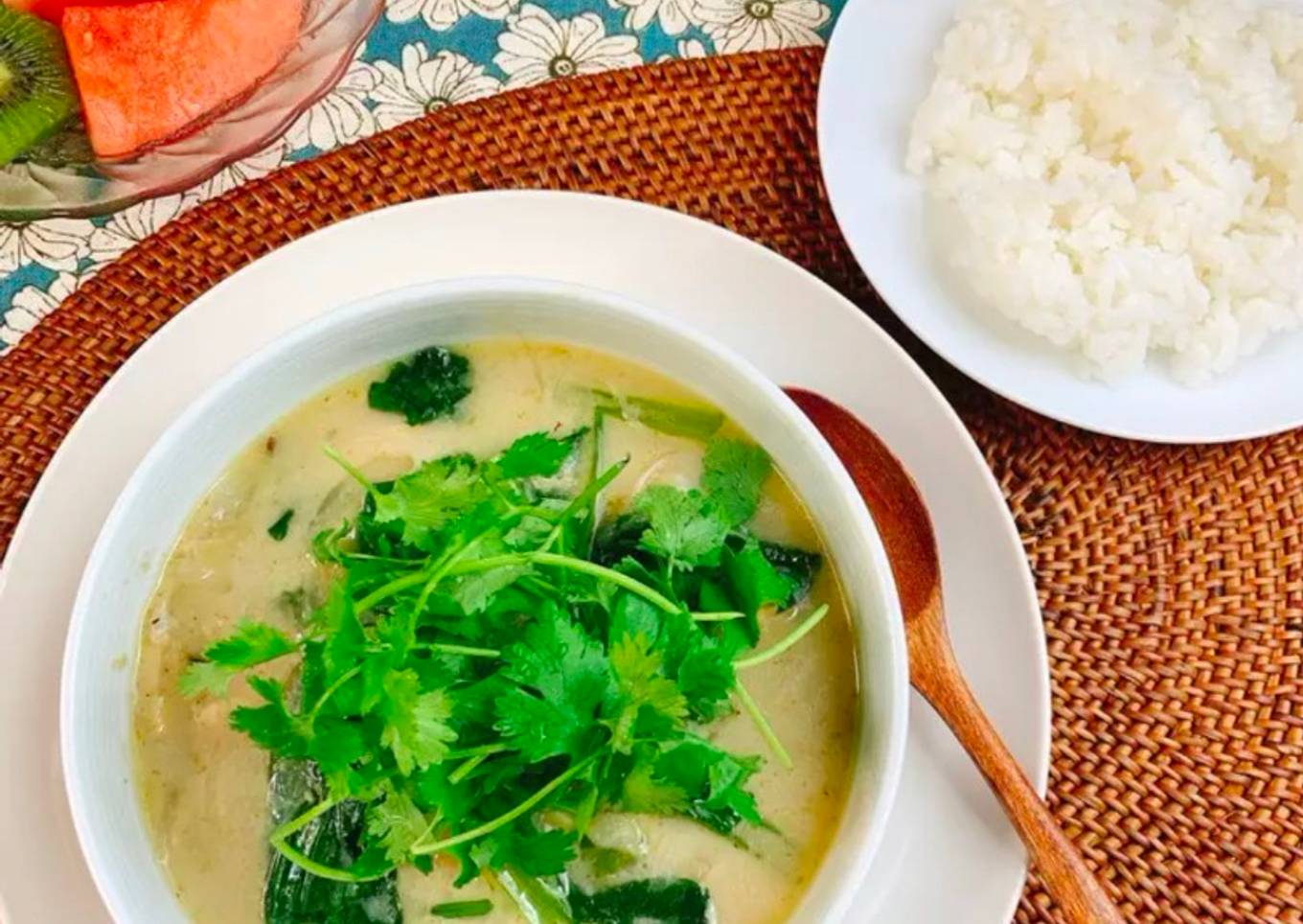 Delicious Thai-style Soup Curry with Shiitake Powder