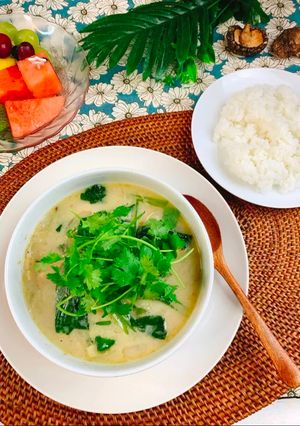 A picture of Delicious Thai-style Soup Curry with Shiitake Powder.