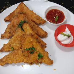 A picture of Bread pakoda.