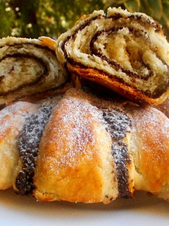 Mákos, szilvalekváros omlós kifli recept fotója