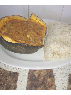 Una foto de Zapallo Cabutia relleno con arroz frito