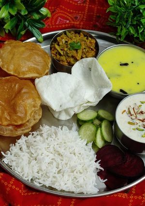 A picture of Gujarati Lunch Thali - No onion no garlic.