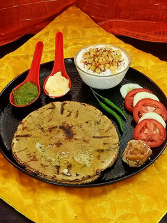 बाजरा गाजर व मेथी की रोटी रेसिपी मुख्य फोटो