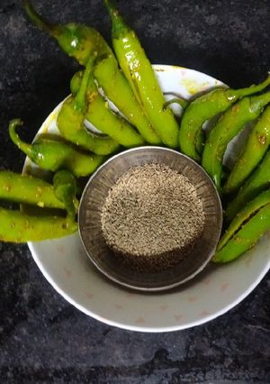 અજમેરિયા મરચા(Ajameriya Marcha recipe in Gujarati) રેસીપી મુખ્ય ફોટો