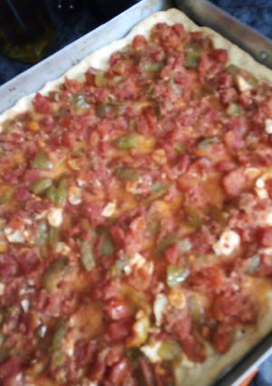 Una foto de Coca pimiento y tomate