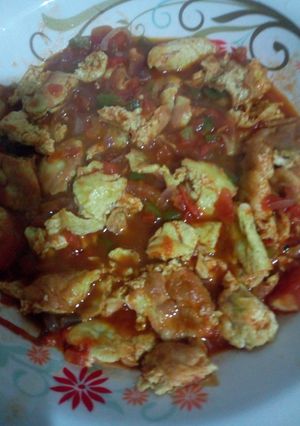 A picture of Fried egg stew #jikonichallenge.
