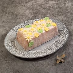 A picture of ★ Decorate your cake with plastic chocolates ★.