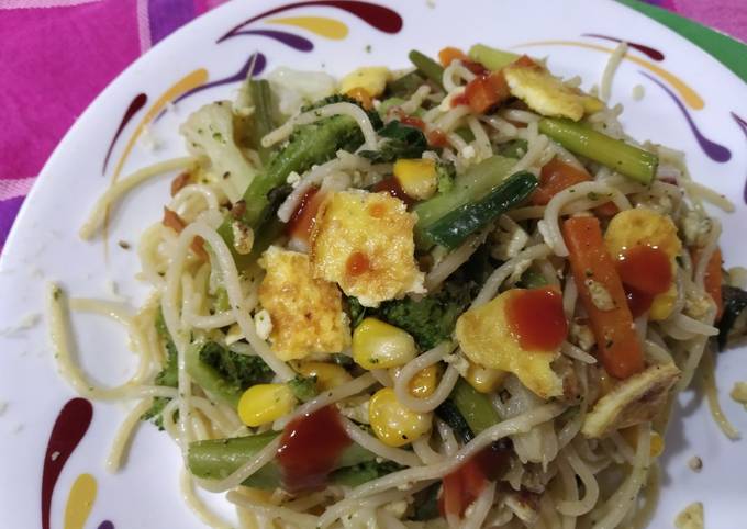 Spaghetti cheesy veggies with egg delite