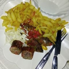 Dankalin turawa,cabbegi,tareda kifi da dunkulalliyar nama A picture of Dankalin turawa,cabbegi,tareda kifi da dunkulalliyar nama.