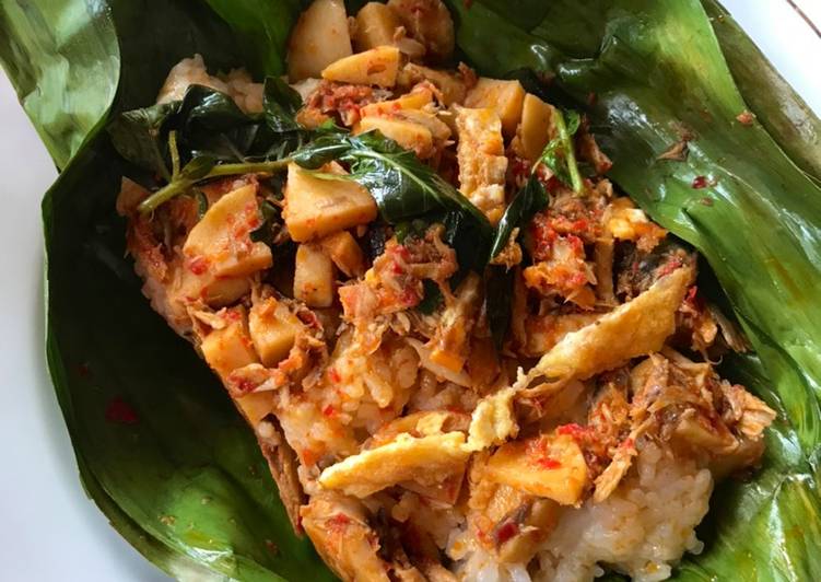 Nasi Bakar Ikan Suwir Pedas