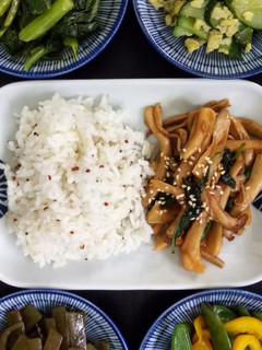 塔香手撕杏鮑菇［蔬食］ 的食譜成品照片