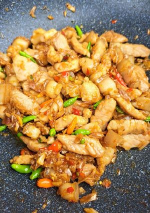 รูปของ สามชั้นคั่วพริกขี้หนูสวน🌶