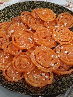 सूजी की जलेबी (suji ki jalebi recipe in hindi) रेसिपी मुख्य फोटो