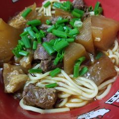 A picture of Taiwanese Beef Brisket Noodles 台灣牛肉麵.