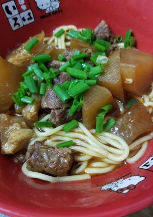 A picture of Taiwanese Beef Brisket Noodles 台灣牛肉麵.