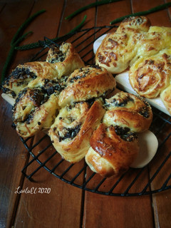 Foto resep Pisang Cokelat & Garlic Cheese Pullapart Bread