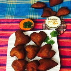 A picture of Heart Shaped Puri.