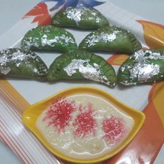 A picture of Mava pista ka gujiya.