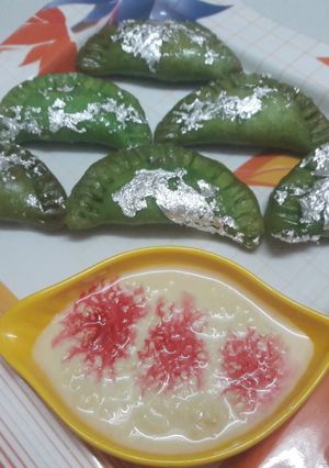 A picture of Mava pista ka gujiya.