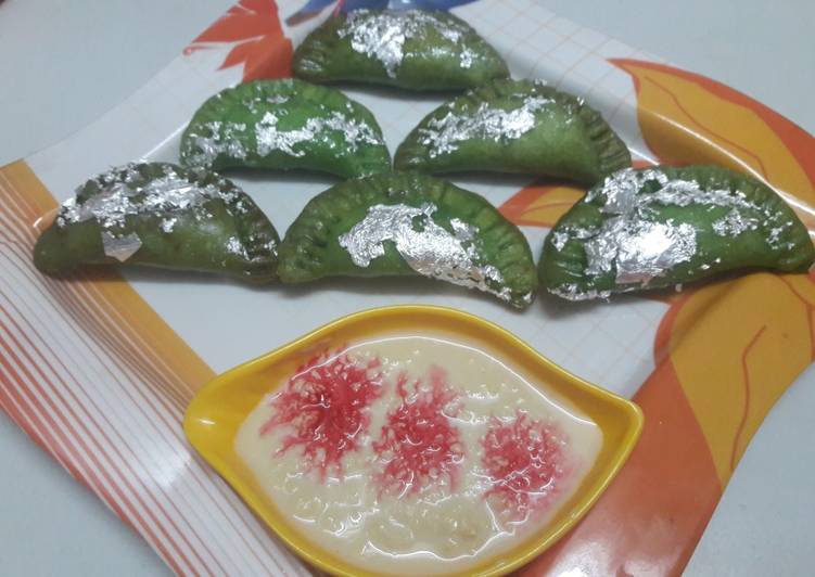 Mava pista ka gujiya