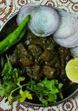 A picture of Mushroom in green curry.