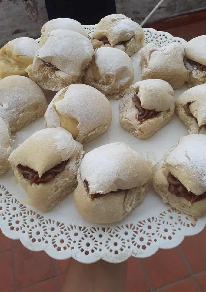 Una foto de Miguelitos de dulce de leche y pastelera