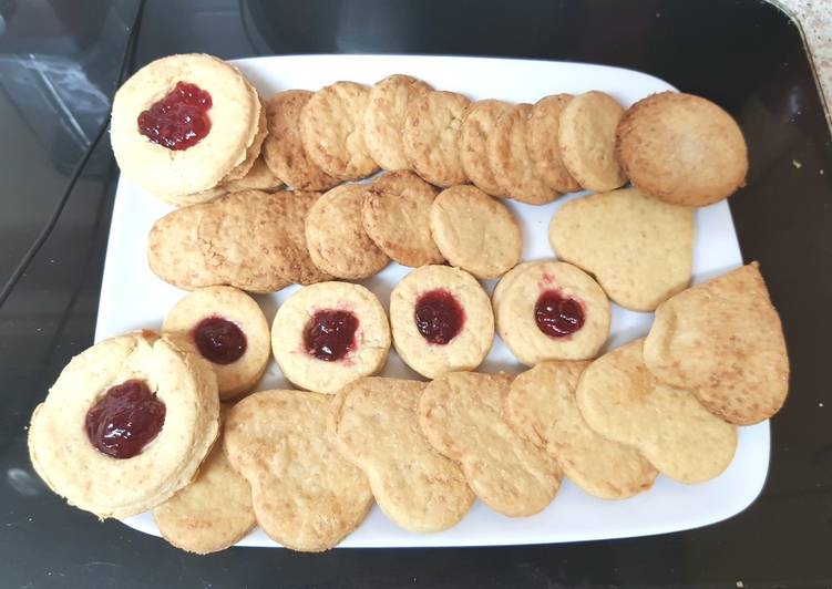 My Shortbread Buscuits some with Raspberry Jam. 😎